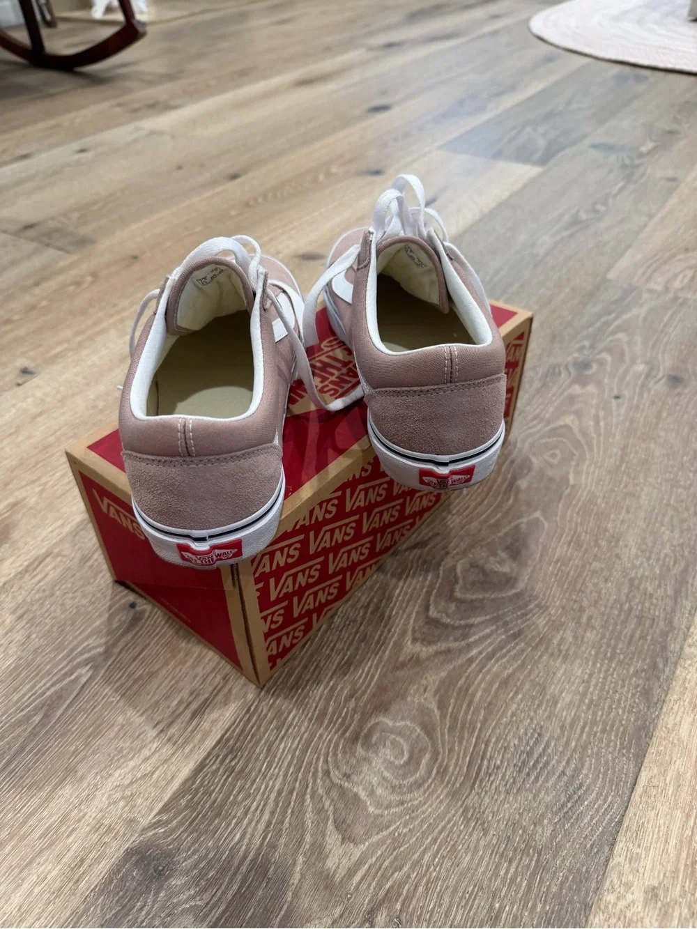 Vans Old Skool Sneakers in Dusty Pink with White Stripe